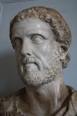 Nổi Loạn Antoninus Pius: Sự Trỗi Nổi Của Một Triều Đại Đạt Phong Vinh và Tương Lai Bất Định của Đế Quốc La Mã